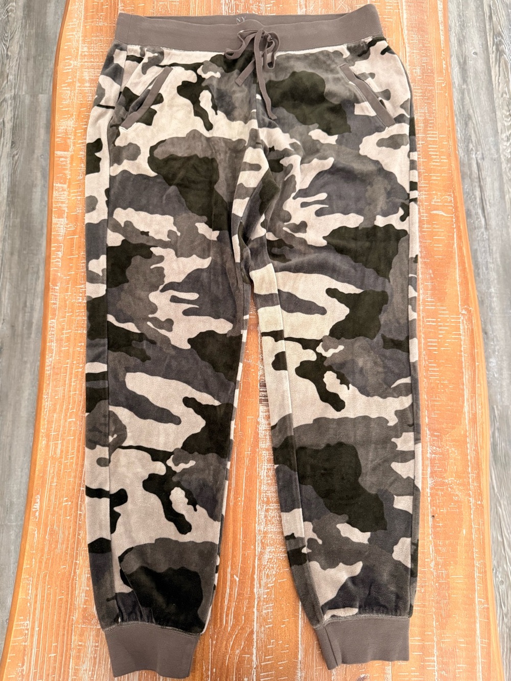 New York & Company Velour Womens Camo Joggers, SizeM LIKENEW